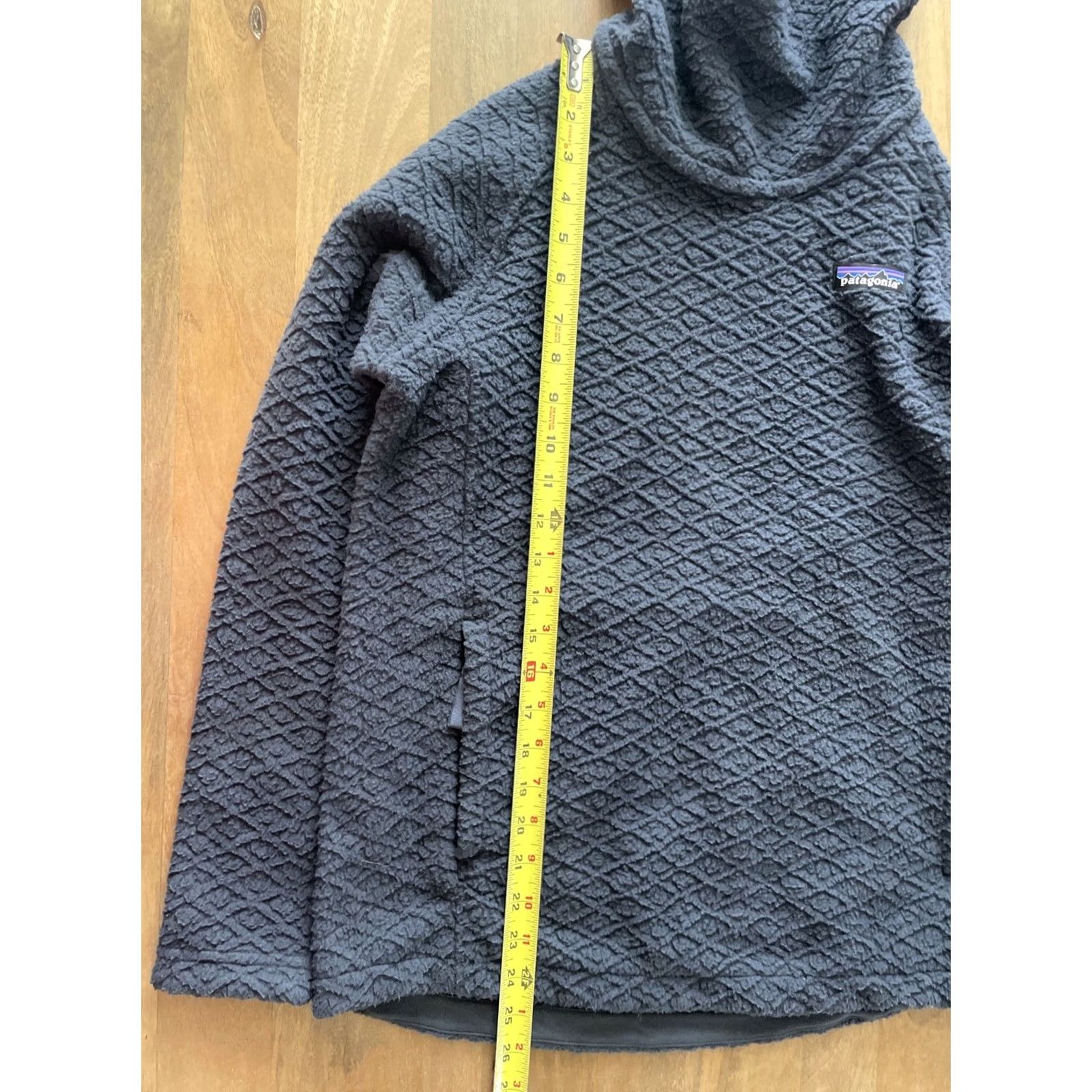 Patagonia Patagonia Hoodie Womens Small Diamond Capra Fleece Pullover Navy Blue Textured Raglan Sleeve Pockets Logo Casual Modern Winter Fall Spring Size S / US 4 / IT 40 - 6 Thumbnail
