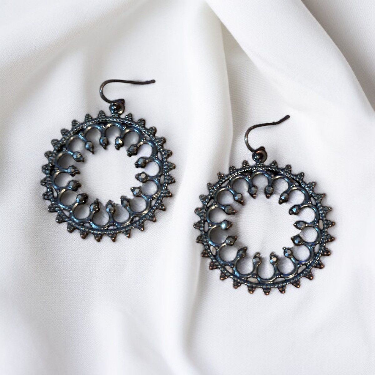 Other Gunmetal filigree rhinestone dangle hoop earrings Size ONE SIZE - 1 Thumbnail