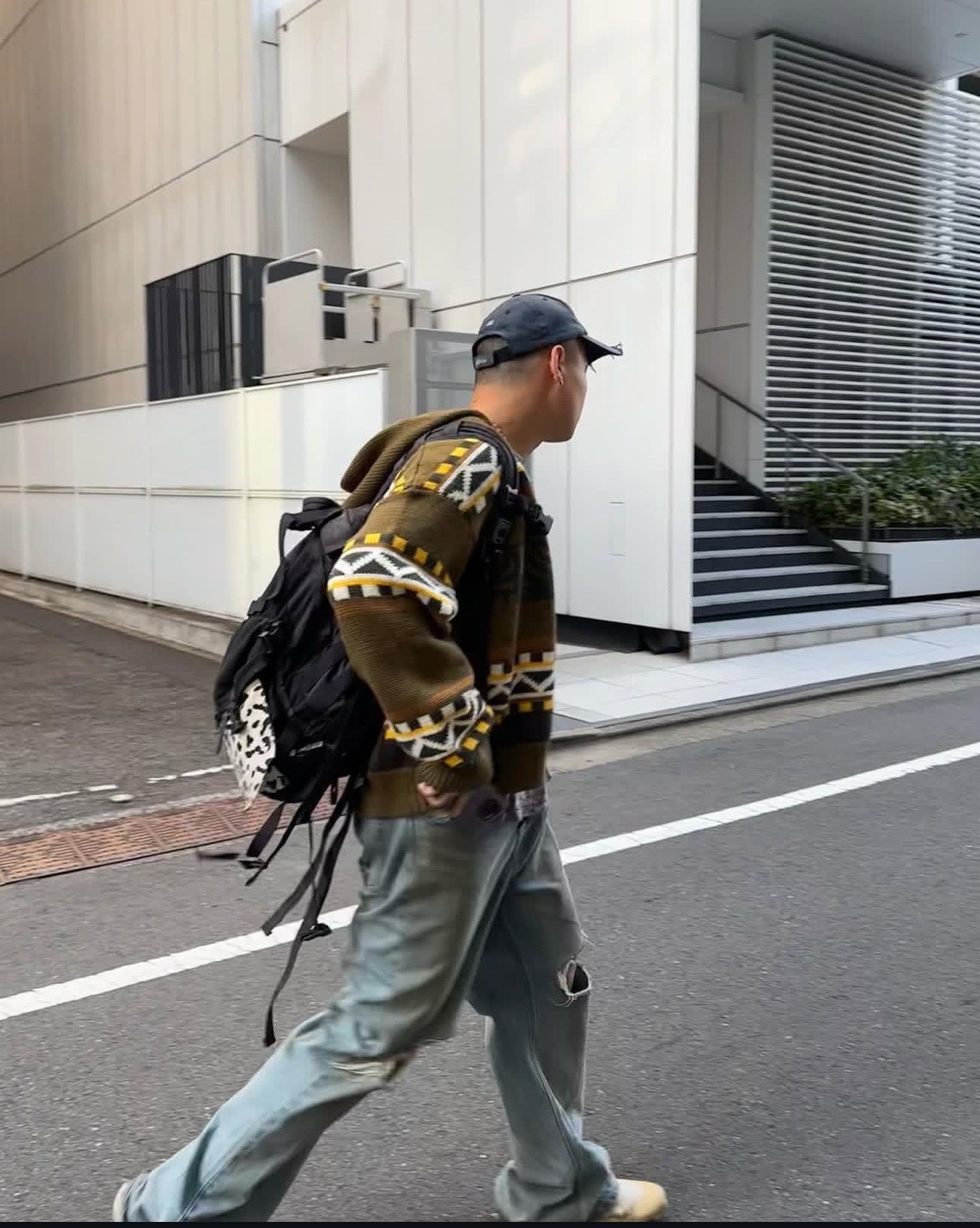 Japanese Brand ESOTERIC THING TOTEM ZIP-UP SWEATER OLIVE Size US M / EU 48-50 / 2 - 8 Thumbnail