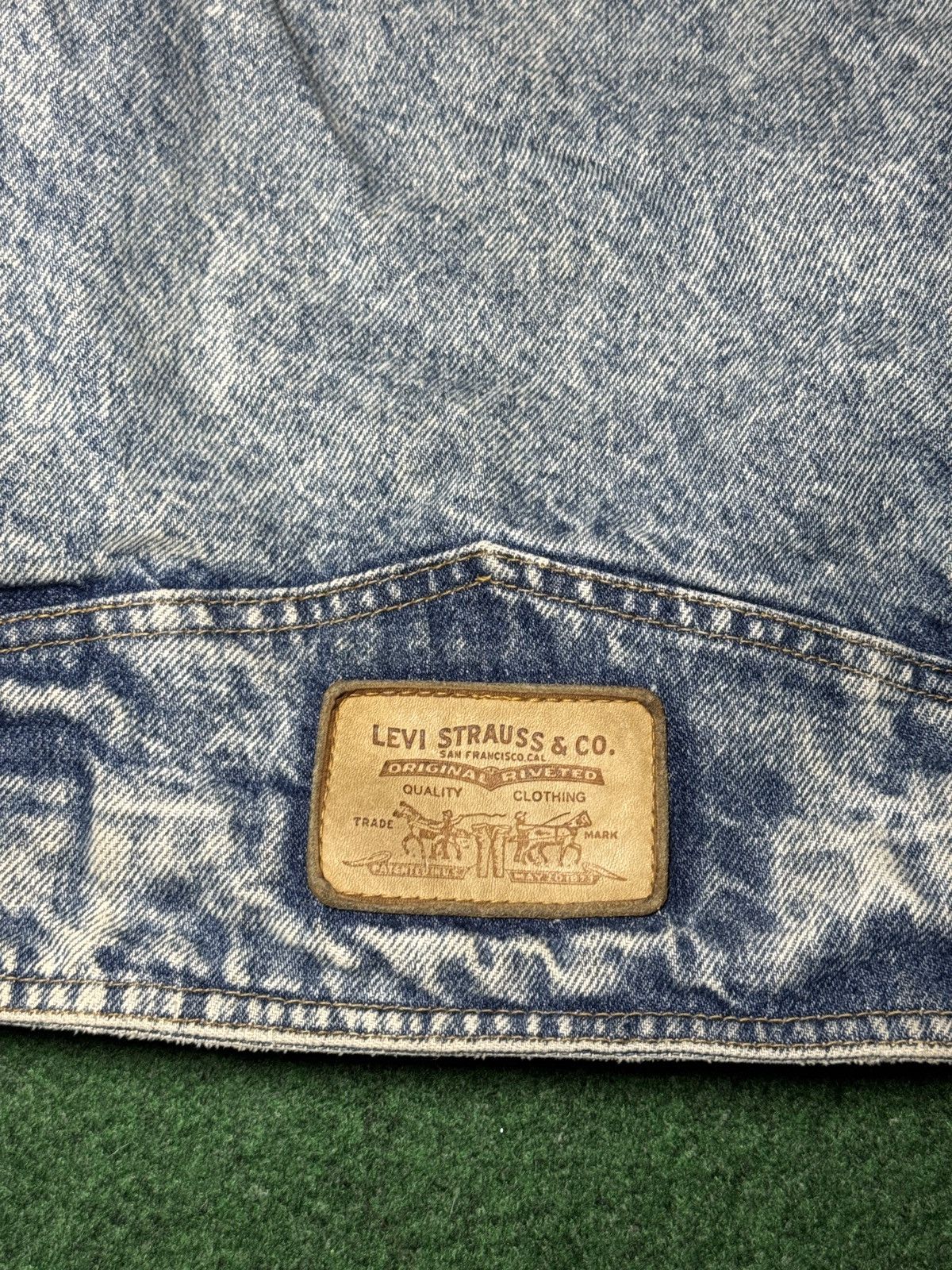 Levi's Vintage Clothing Vintage 80s Levi’s Denim Trucker Jacket Large Distressed Size US L / EU 52-54 / 3 - 4 Thumbnail