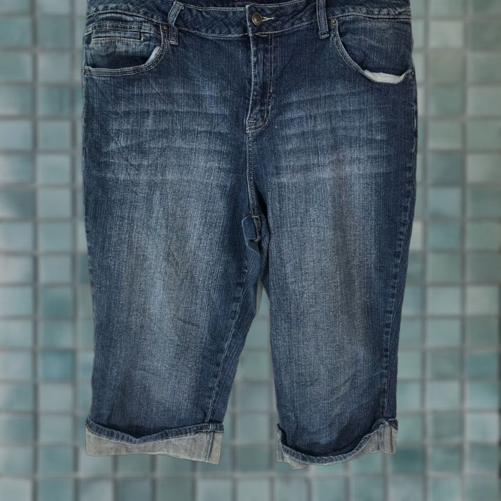 Vintage Gitano Womens Casual Regular Capri Blue Denim Jeans 22 Regular 44in Waist 18in Inseam 9in Leg Opening Cuffed 90s Logo Blue Denim Pants Size 40" / US 18 - 1 Thumbnail