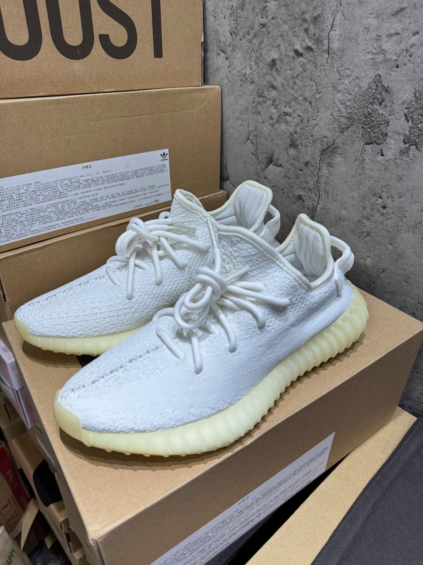 Adidas Adidas YEEZY350 White Lowtop Sneakers 40 Men Size US 7.5 / EU 40-41 - 1 Thumbnail