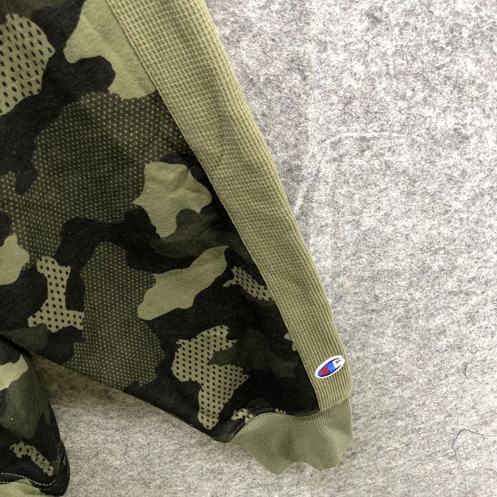 Champion Champion Camo Sweatshirt Mens 2XL Green Logo Wolf Crewneck Pullover Sweatshirt Size US XXL / EU 58 / 5 - 6 Thumbnail