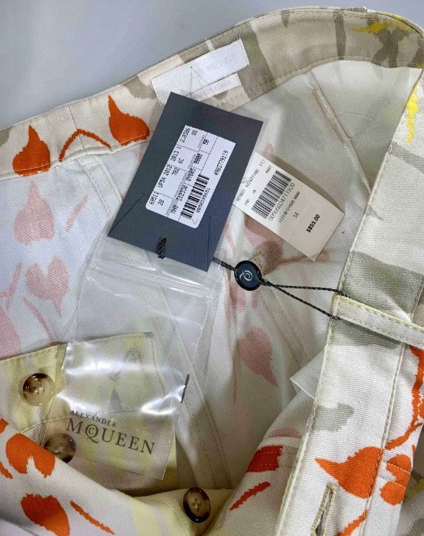 Alexander McQueen Alexander McQueen 🇮🇹 tropical sunrise walking shorts 50 NEW Size US 34 / EU 50 - 10 Thumbnail