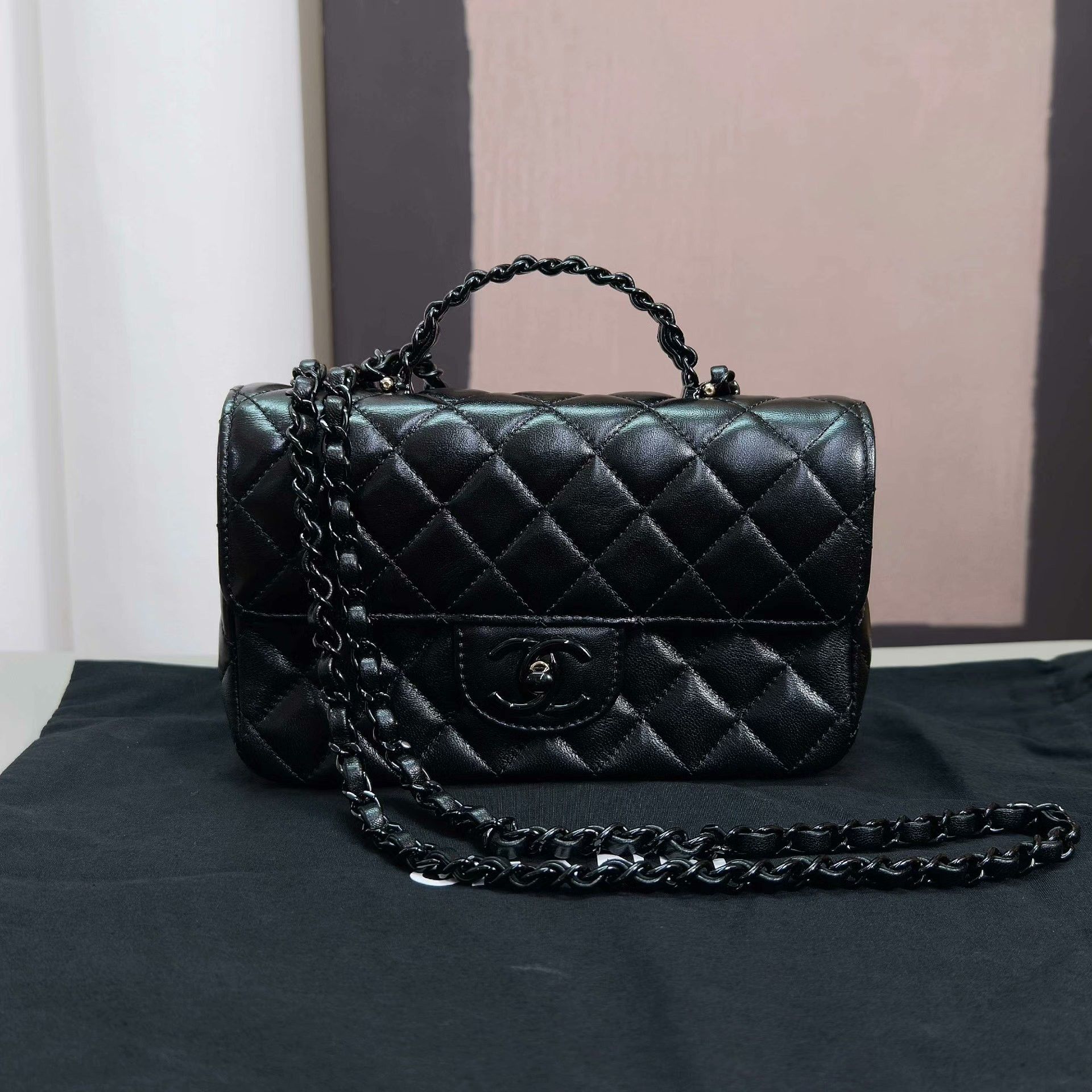 Chanel Pre-loved Bag Very good condition Size ONE SIZE - 1 Thumbnail
