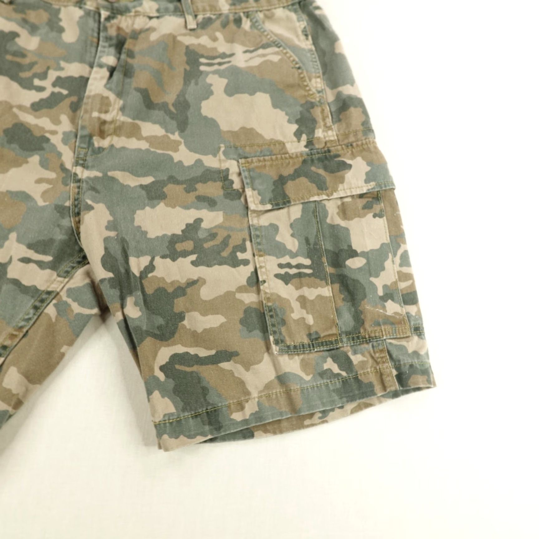 Levi's Levi's Cargo Shorts Men 36 Green Brown Camo Camouflage Knee-Length Utility Outdoor Workwear Size US 36 / EU 52 - 3 Thumbnail