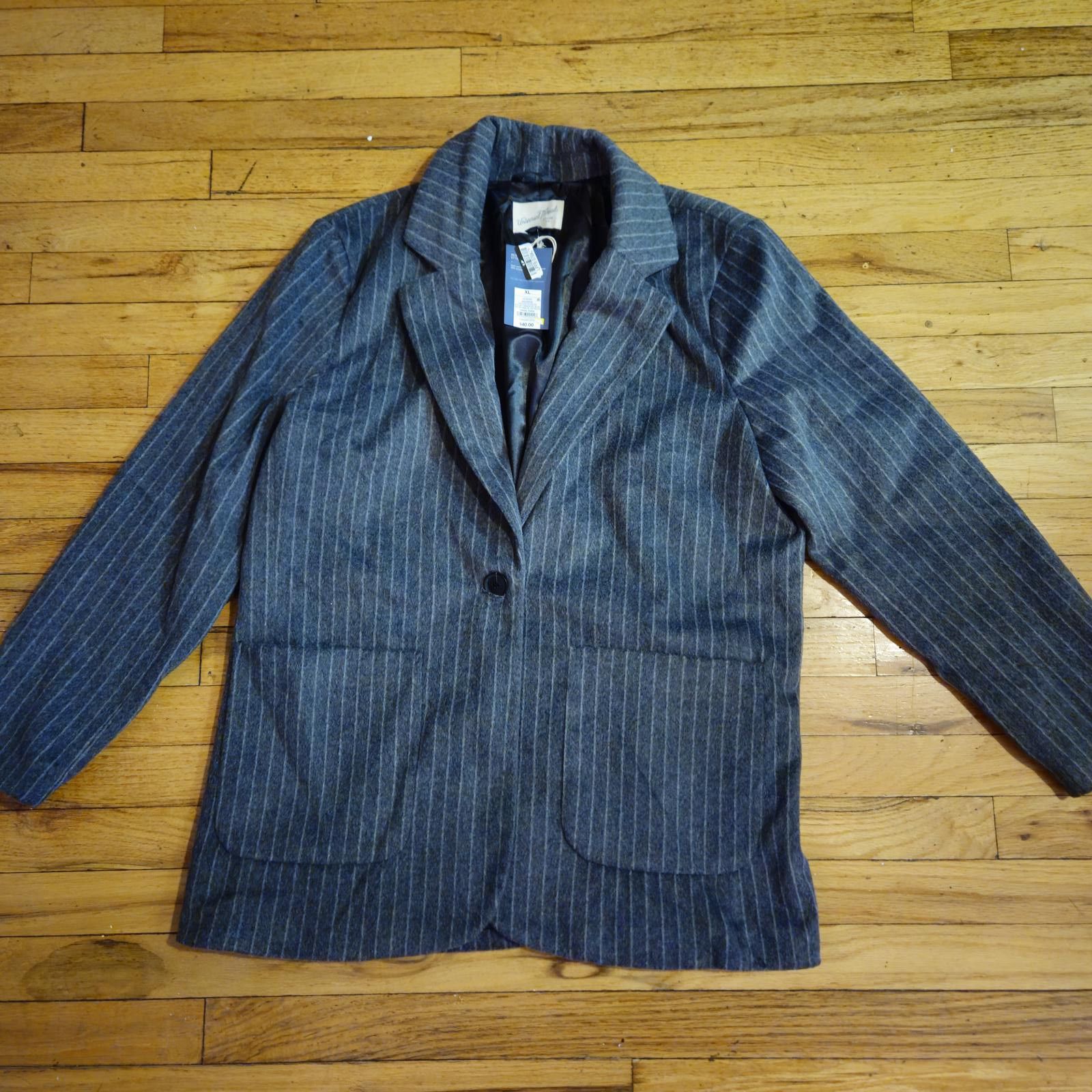 Designer Universal Thread Women's Pinstripe Blazer, Size XL ** NWT Size XL / US 12-14 / IT 48-50 - 1 Thumbnail