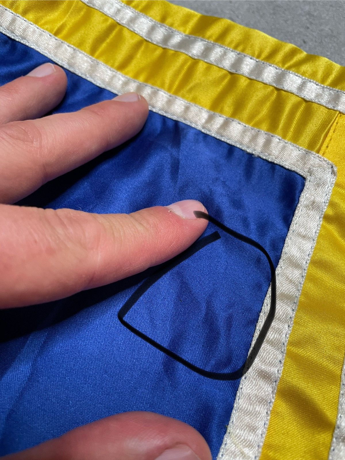 Vintage Vintage Blue Yellow Shorts Pants Sport Print Swag Affiction Size US 34 / EU 50 - 4 Thumbnail