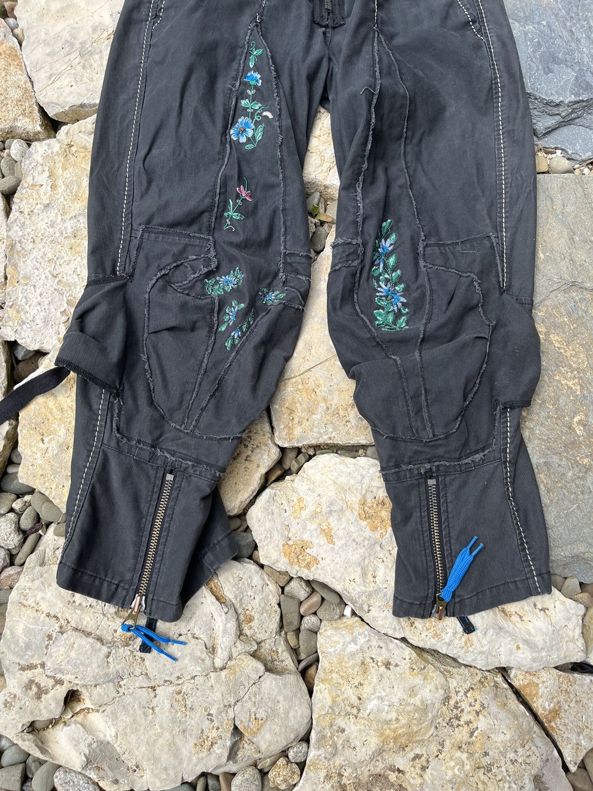 Marithe + Francois Girbaud Vintage Marithe Francois Girbaud floral y2k bondage pants Size 26" / US 2 / IT 38 - 5 Thumbnail