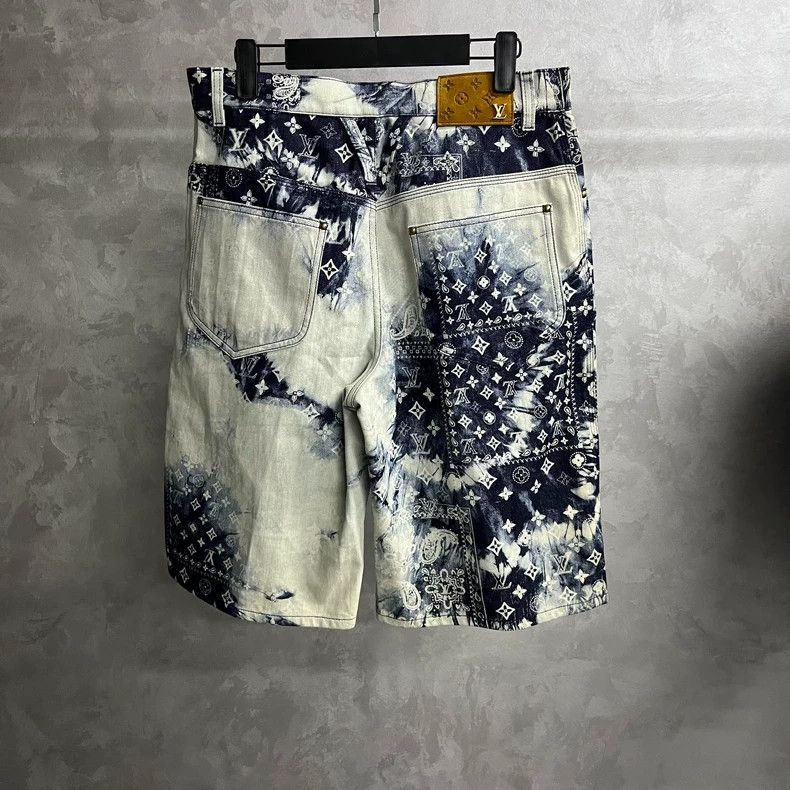 Louis Vuitton Louis Vuitton Blue and White Tie-Dye Full Logo Cashew Prin Size US 30 / EU 46 - 2 Thumbnail