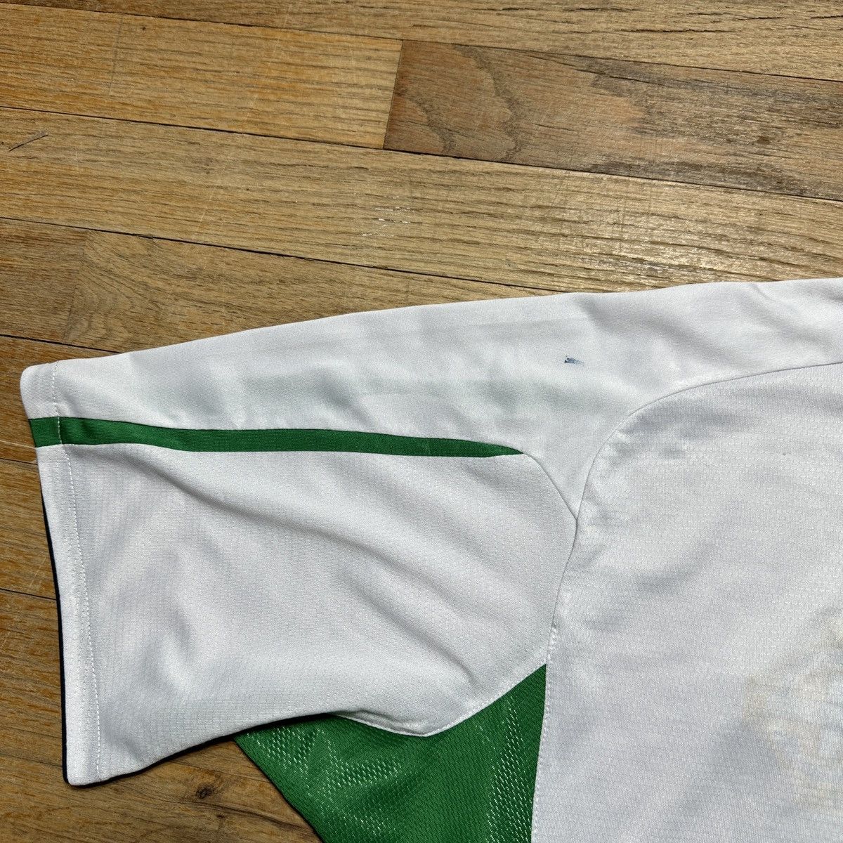 Umbro Vintage Northern Ireland jersey Size US XL / EU 56 / 4 - 8 Thumbnail