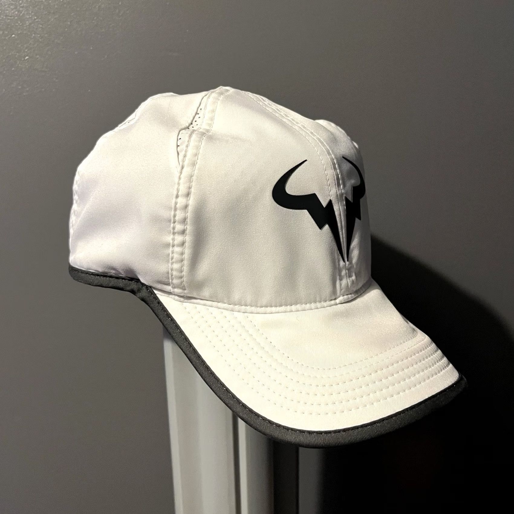 Nike Nike Hat Cap Rafa Nadal Strapback White Embroidered Featherlight Tennis Bull Strapback Adjustable One Size Men Sports Baseball Cap Hat Size ONE SIZE - 3 Thumbnail