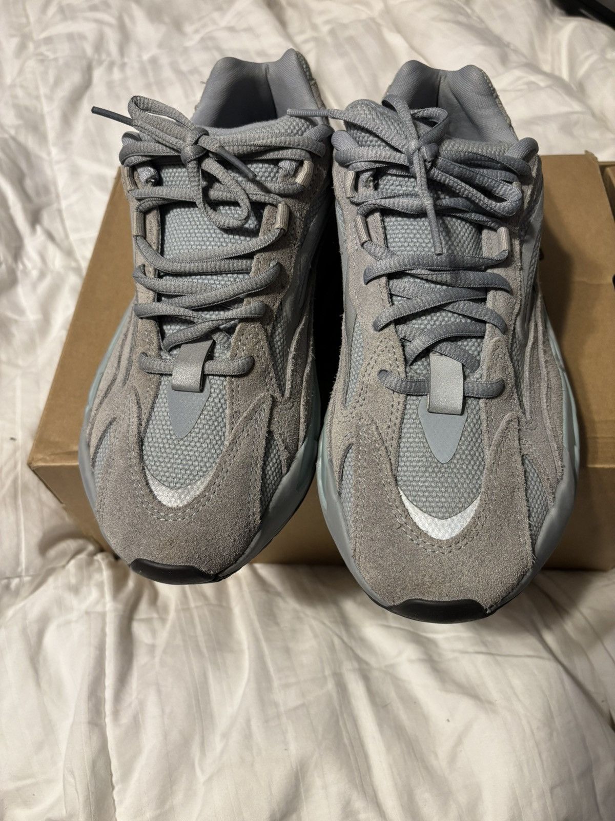 Adidas × Yeezy Yeezy 700 Hospital Blue Size US 8 / EU 41 - 2 Thumbnail