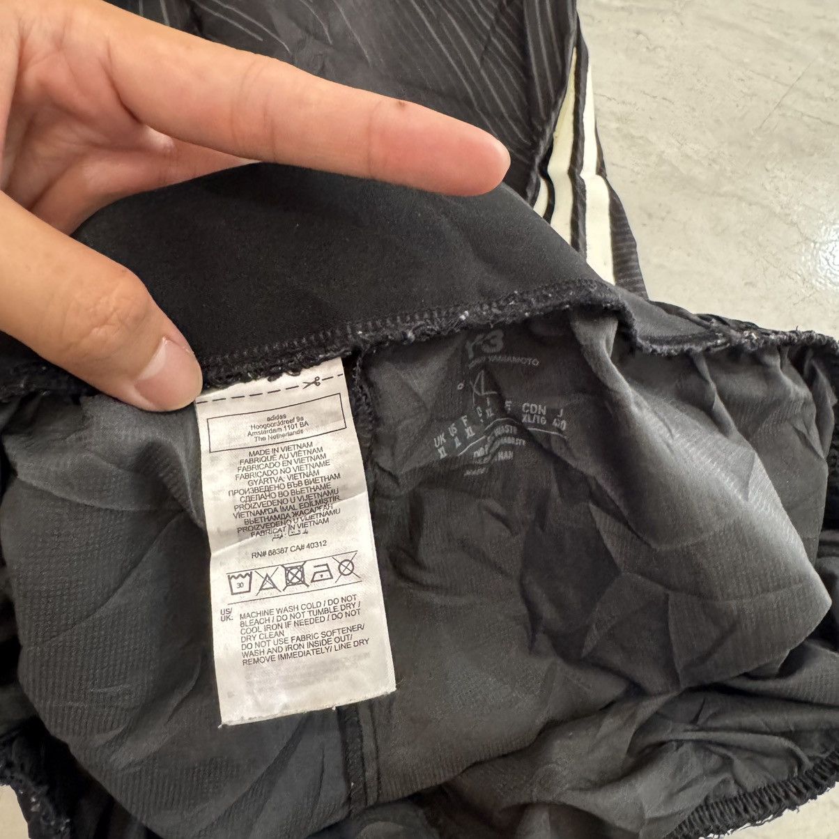 Adidas × Y-3 × Yohji Yamamoto Y-3 REAL MADRID 120TH ANNIVERSARY SHORTS Size US 36 / EU 52 - 4 Thumbnail