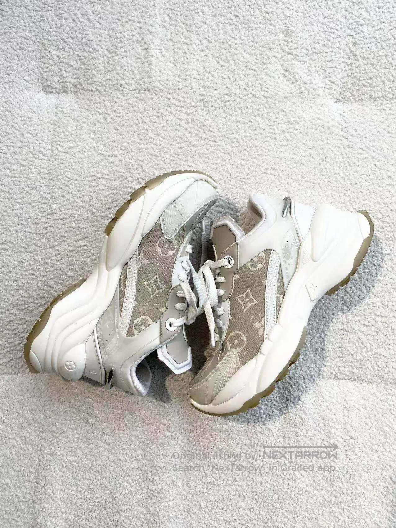 Louis Vuitton Louis Vuitton Presbyopia full of printed sneakers| Size US 5 / IT 35 - 4 Thumbnail