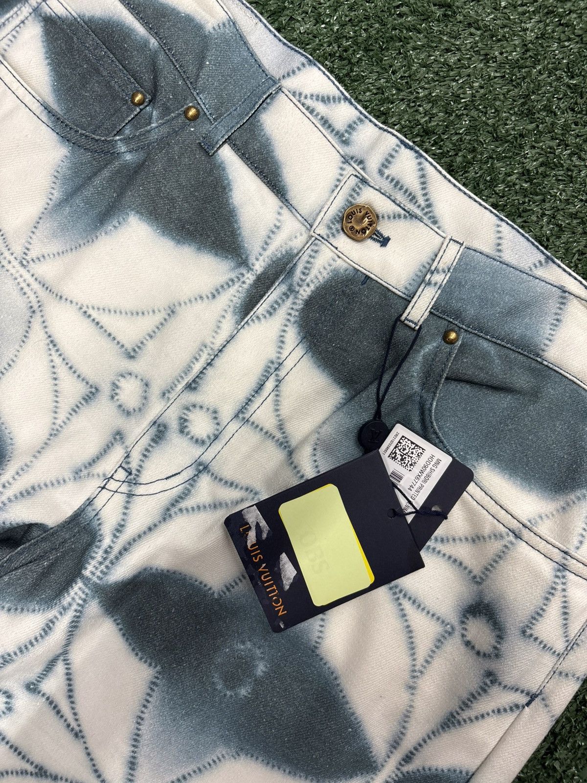 Louis Vuitton Louis Vuitton Monogram Spray Denim Jeans White Blue Size 36 Size US 36 / EU 52 - 4 Thumbnail