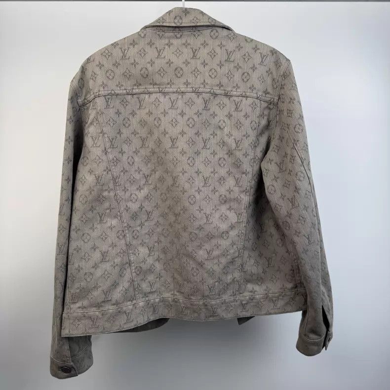 Louis Vuitton Louis Vuitton Grey Logo full-print single-breasted casual Size US M / EU 48-50 / 2 - 2 Thumbnail