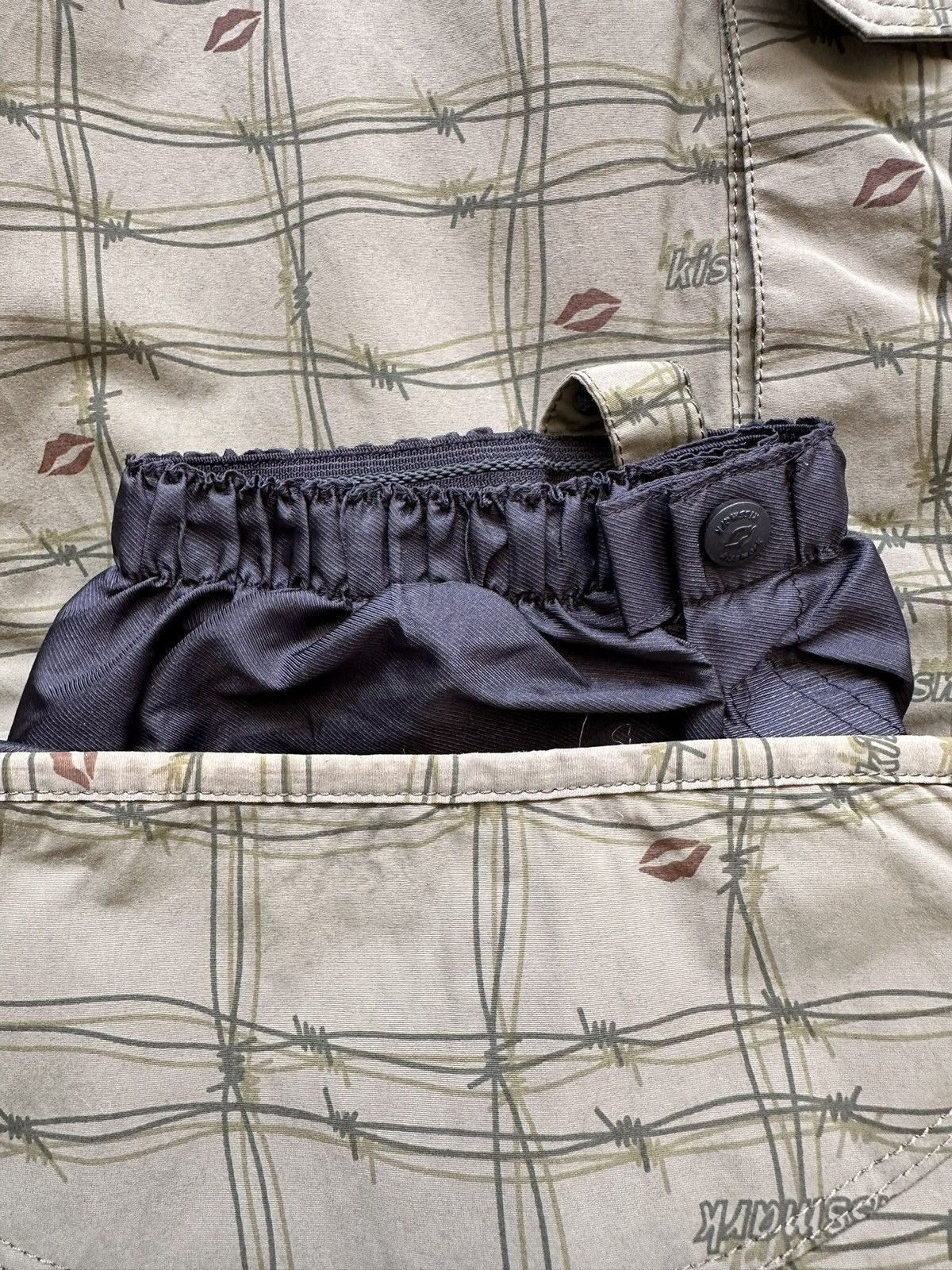 Japanese Brand 2000's Kissmark - Barbed gorpcore outdoor pants Size US 29 - 23 Thumbnail