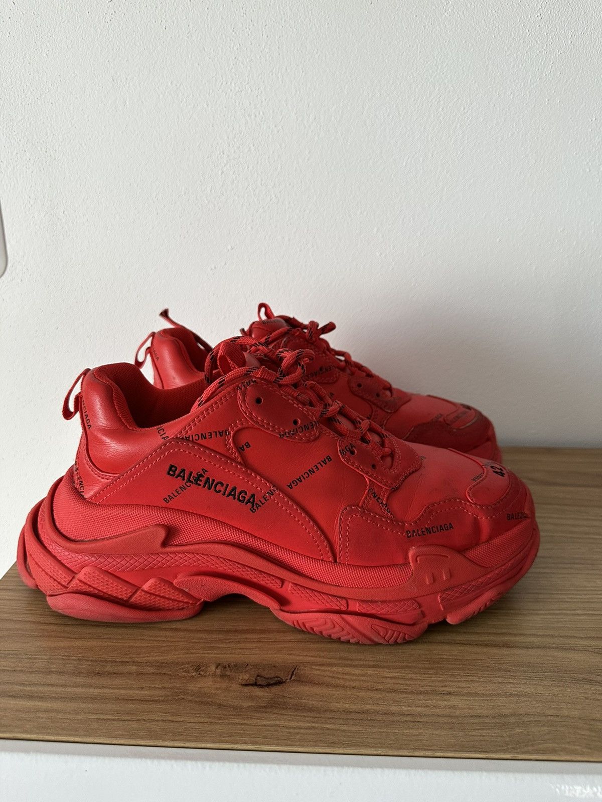 Balenciaga balenciaga triple s red and black Size US 9 / EU 42 - 1 Thumbnail