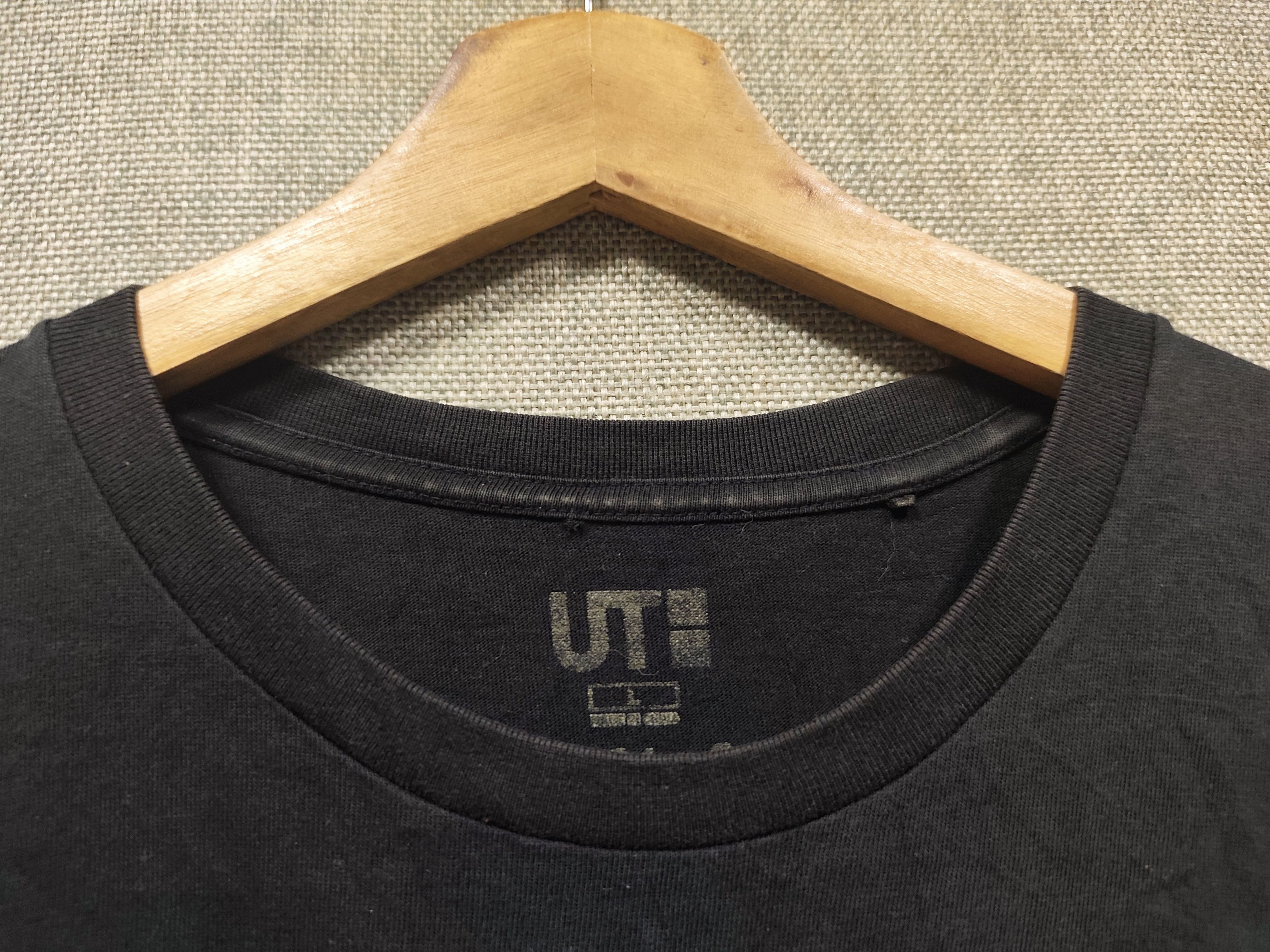 Kaws × Uniqlo T shirt Uniqlo x Kaws Size US M / EU 48-50 / 2 - 3 Thumbnail