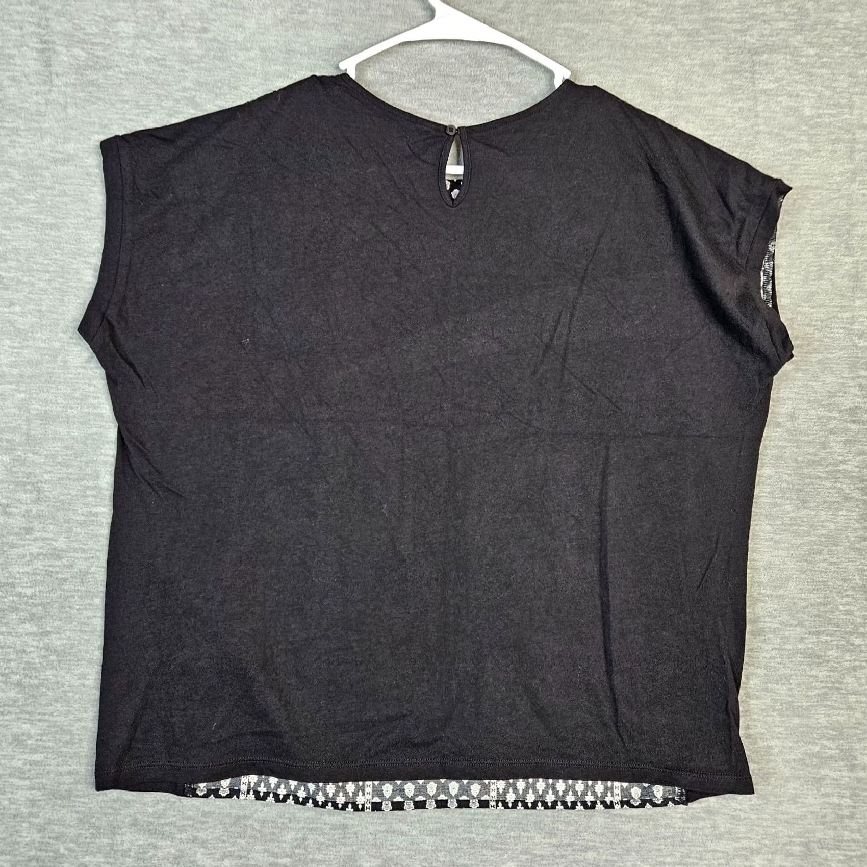Uniqlo Uniqlo Women's Black White Cap Sleeve Floral Printed Top Size S Size S / US 4 / IT 40 - 2 Thumbnail