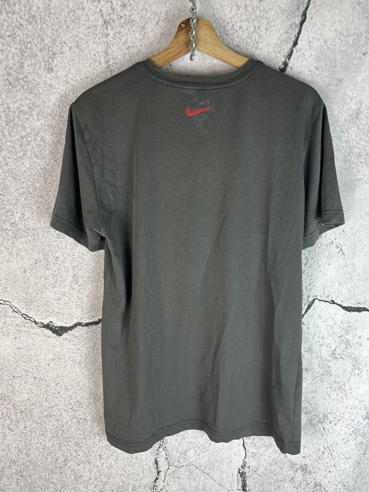 Vintage Vintage Nike LeBron James T-Shirt Size US S / EU 44-46 / 1 - 2 Thumbnail