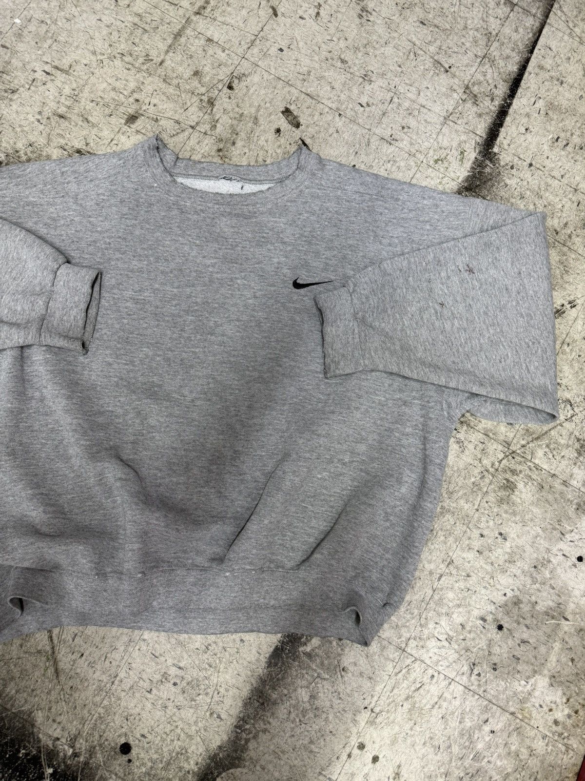 Nike Vintage Nike Distressed Heather Grey Boxy Crewneck Sweater Size US XXL / EU 58 / 5 - 2 Thumbnail