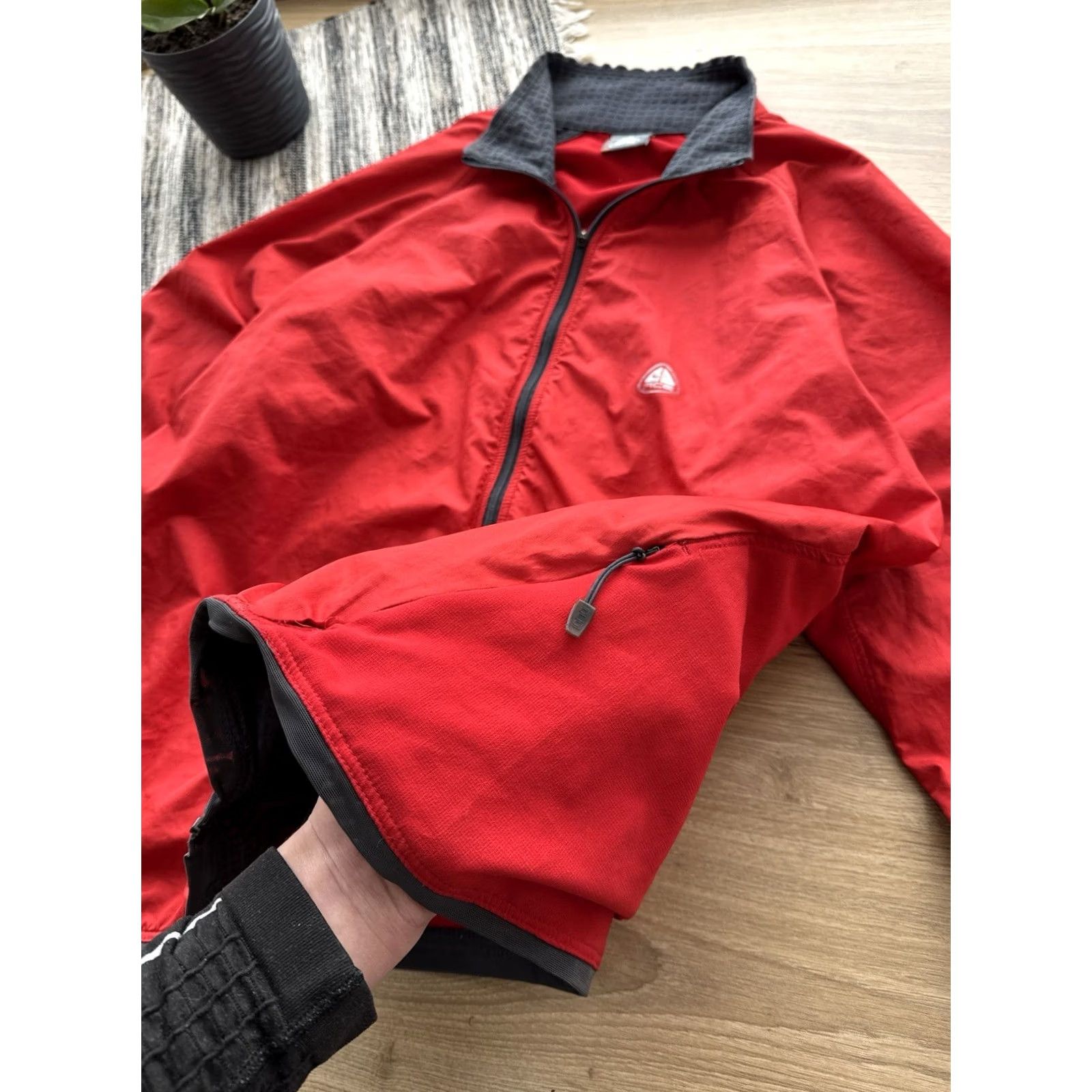 Nike ACG VINTAGE Nike ACG Windbreaker Clothing Jacket Mens M Red 90s Outdoor Retro USA Size US M / EU 48-50 / 2 - 6 Thumbnail