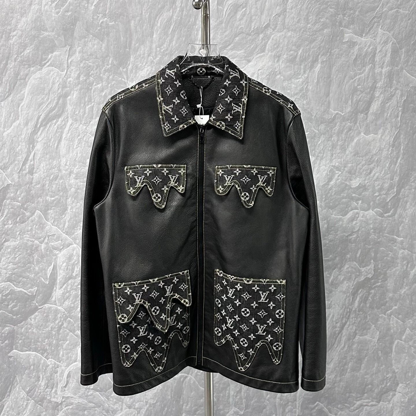 Louis Vuitton louis vuitton nigo leather jacket black Size US L / EU 52-54 / 3 - 1 Thumbnail