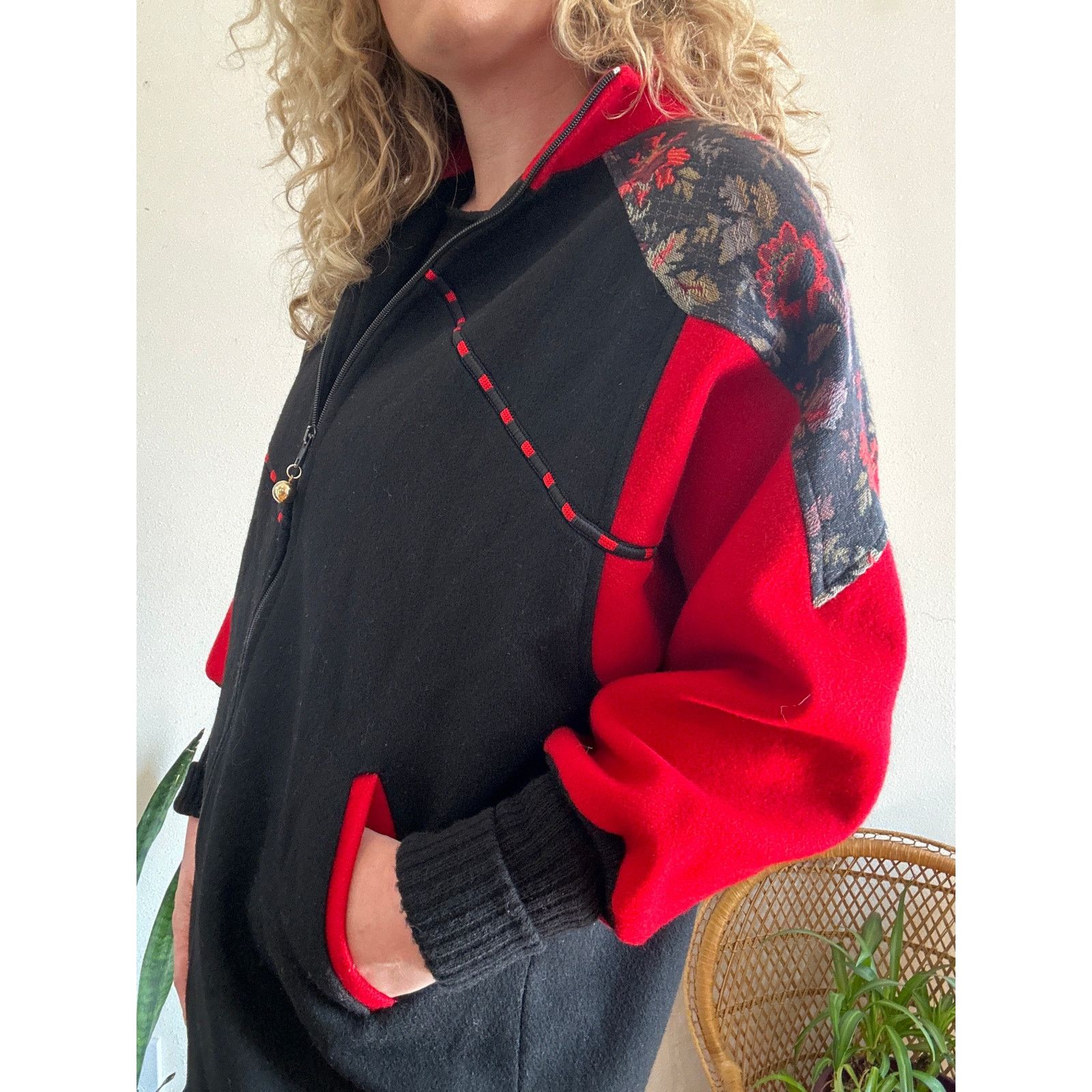Vintage 80’s Black & Red Tapestry Wool Coat Size XL / US 12-14 / IT 48-50 - 3 Thumbnail