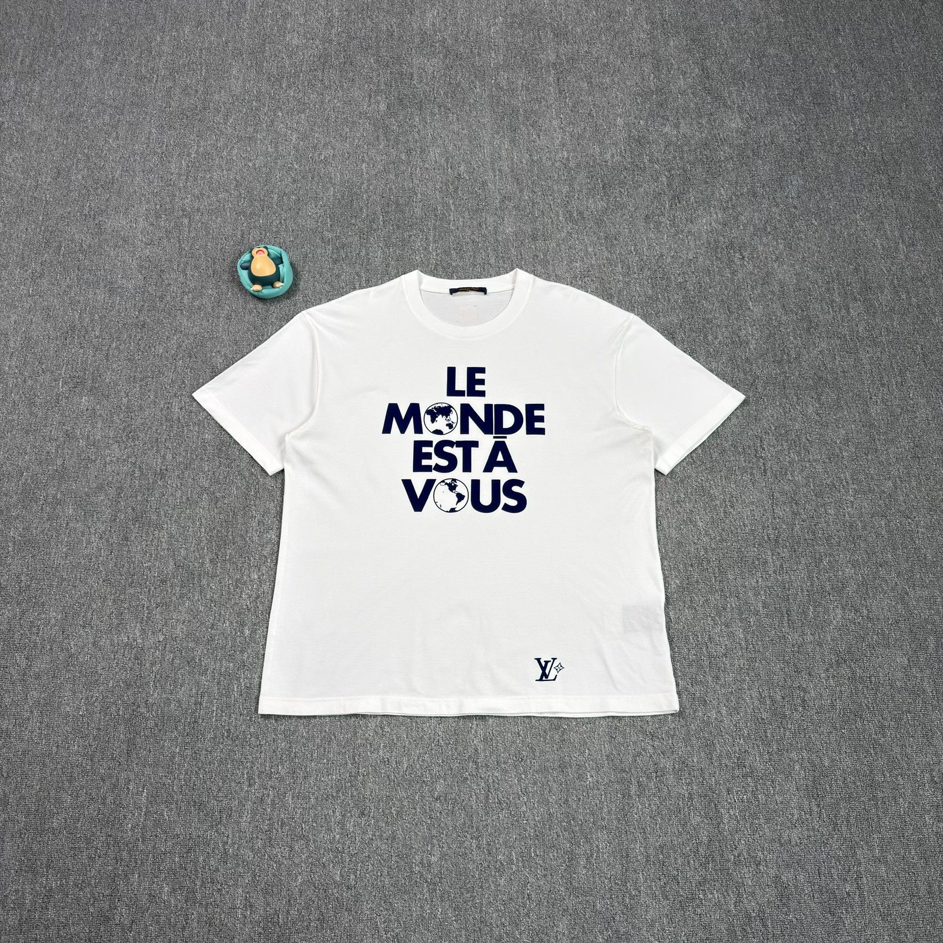Louis Vuitton Louis Vuitton Earth Print T-Shirt XXL Size US XXL / EU 58 / 5 - 1 Thumbnail