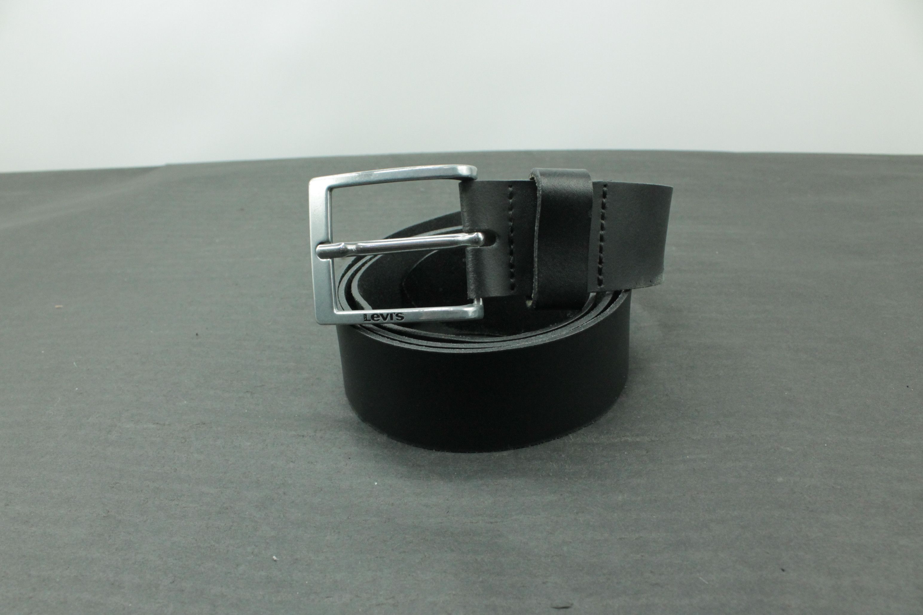 Levi's × Vintage Vintage Levi's Black Leather Belt Size 40 - 1 Thumbnail