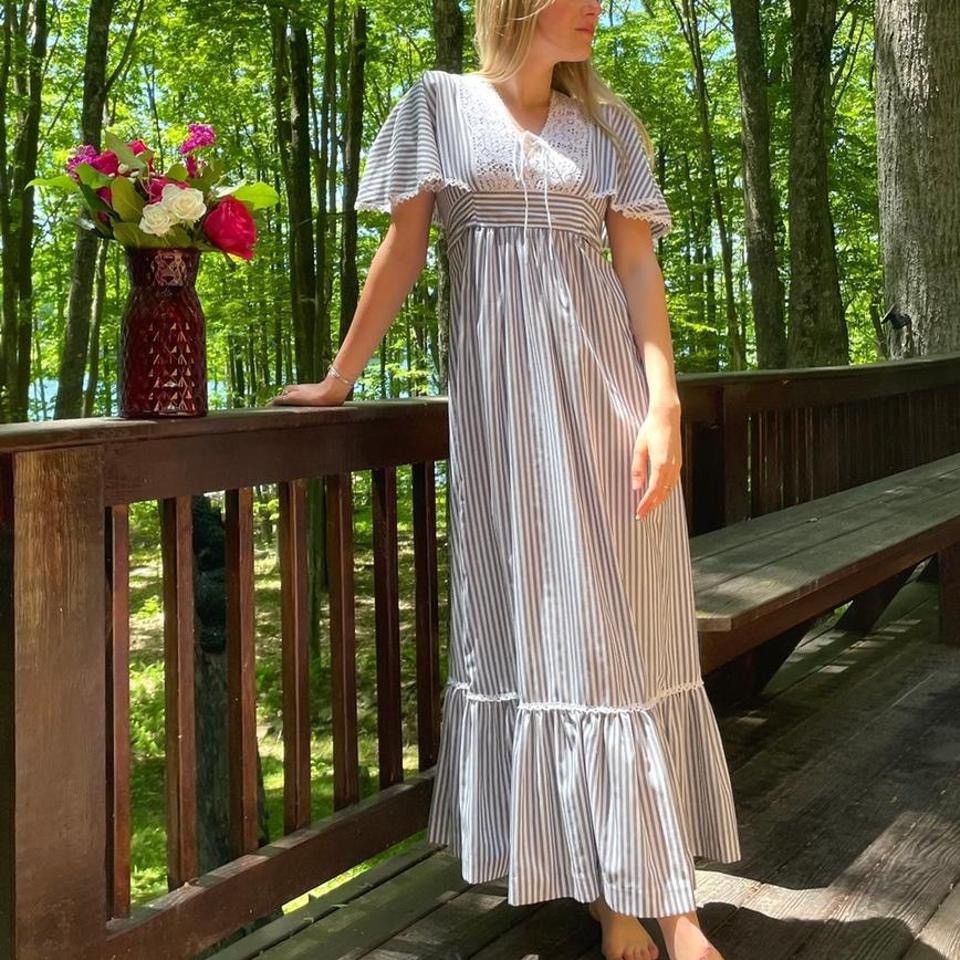 Vintage Vintage 1970s Prairie Maxi Dress Size S / US 4 / IT 40 - 1 Thumbnail