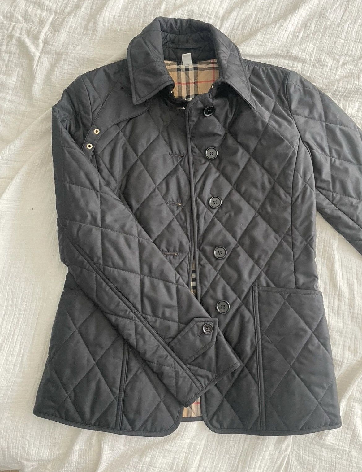 Burberry Burberry Women’s Fernleigh Quilted Jacket size XS worn once Size XS / US 0-2 / IT 36-38 - 5 Thumbnail