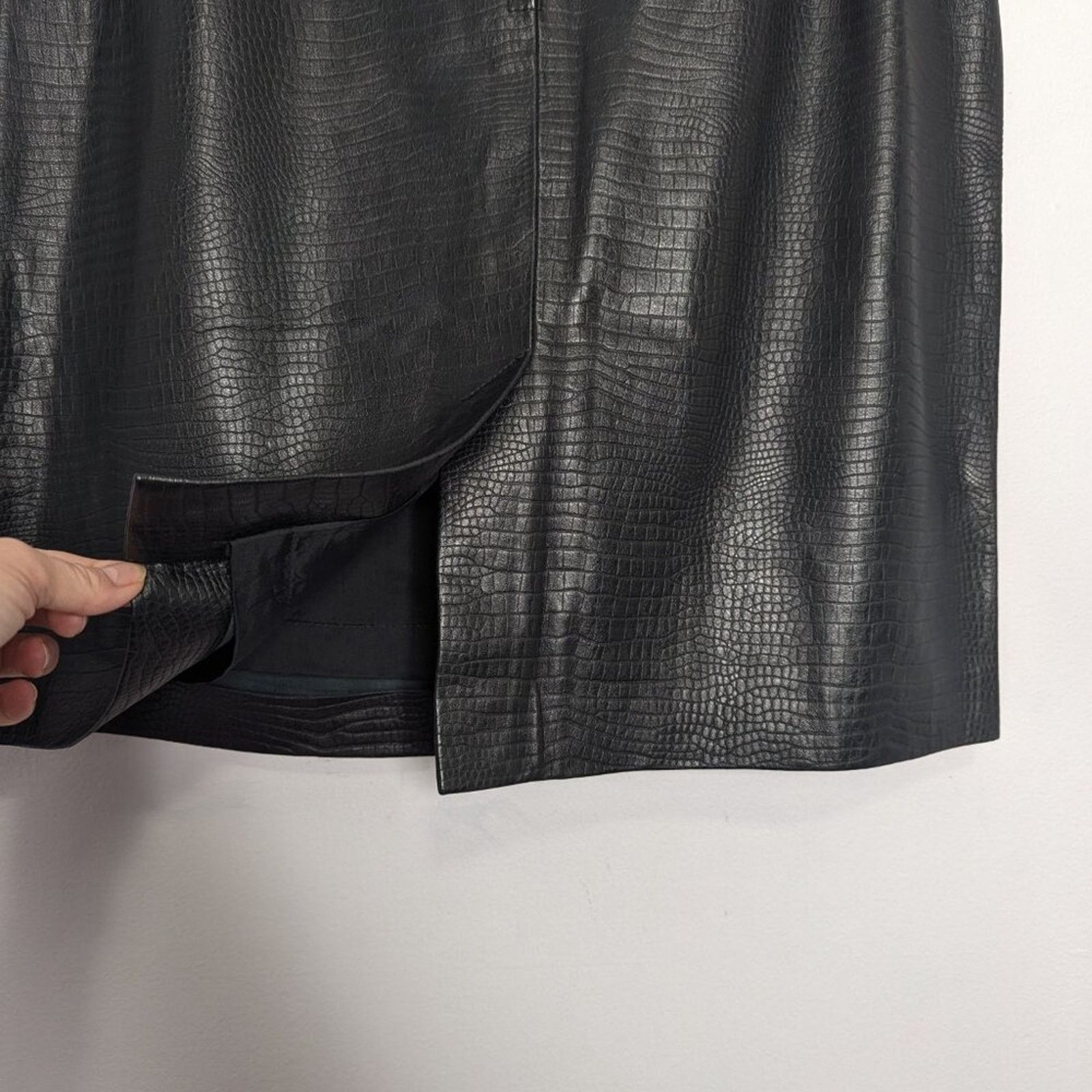Liz Claiborne Liz Claiborne Vintage Black Soft Embossed Leather Mini Skirt Size 29" - 4 Thumbnail