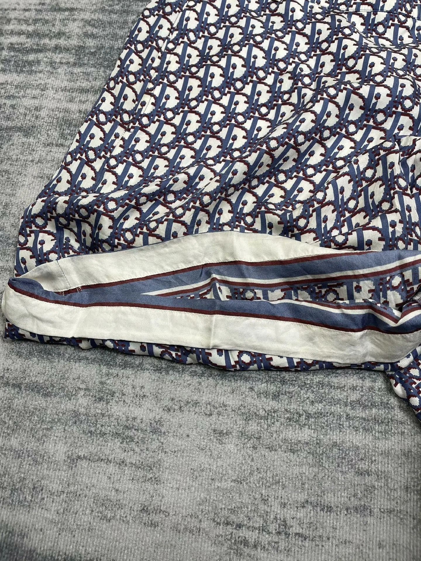 Dior Dior Blue Red Print Silk Shorts. Size US 35 - 6 Thumbnail
