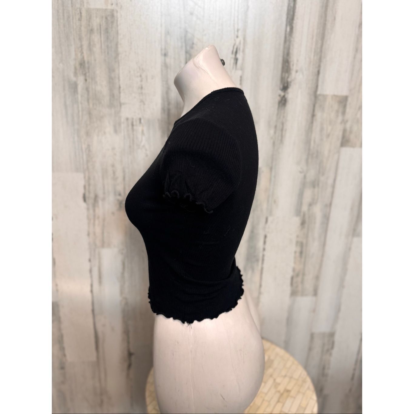 Other Popular 21 Black Ribbed Lettuce Hem Crop Top Size M Size M / US 6-8 / IT 42-44 - 3 Thumbnail