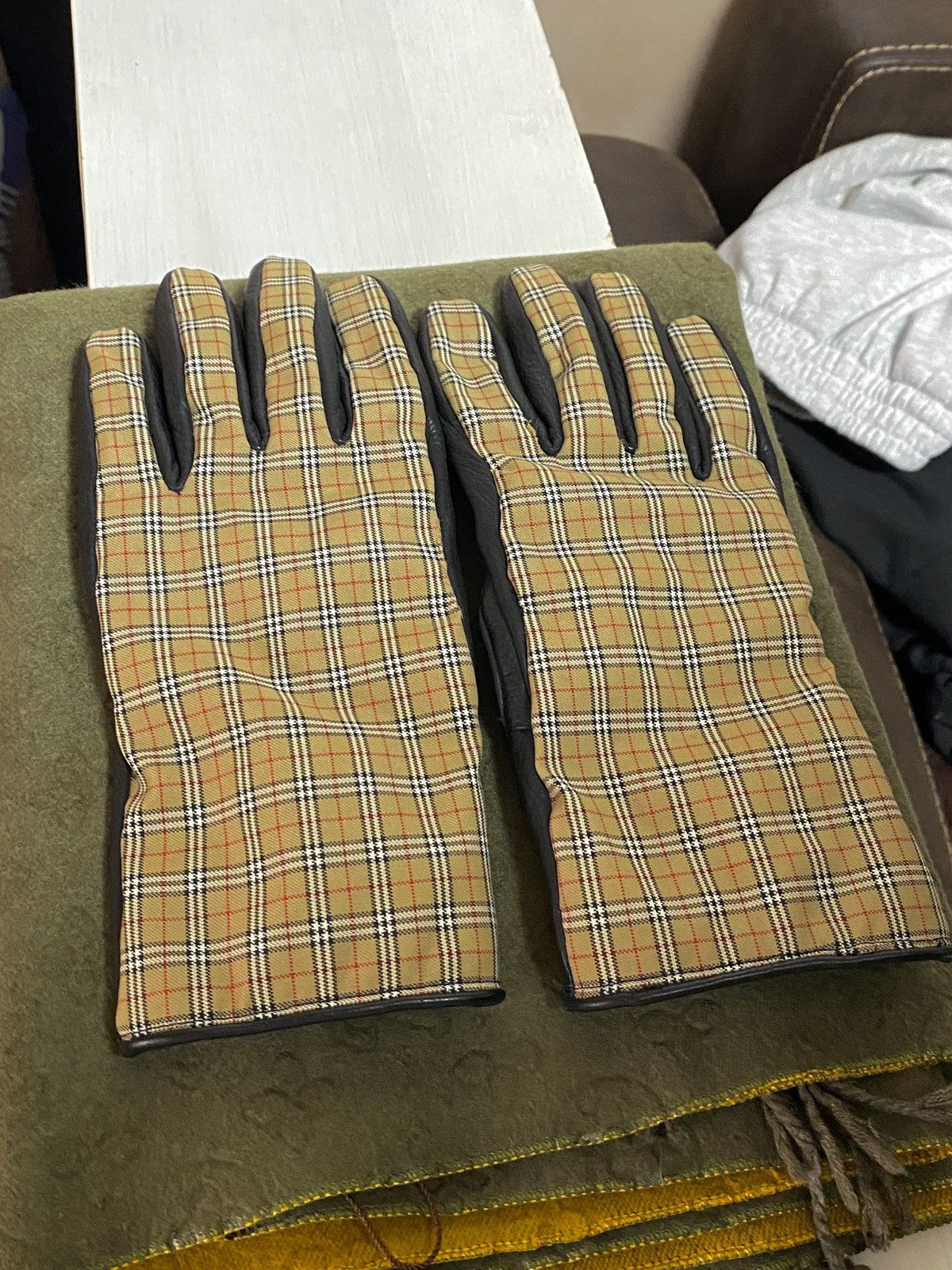 Burberry × Vintage Burberry original vintage women’s gloves Size ONE SIZE - 2 Thumbnail