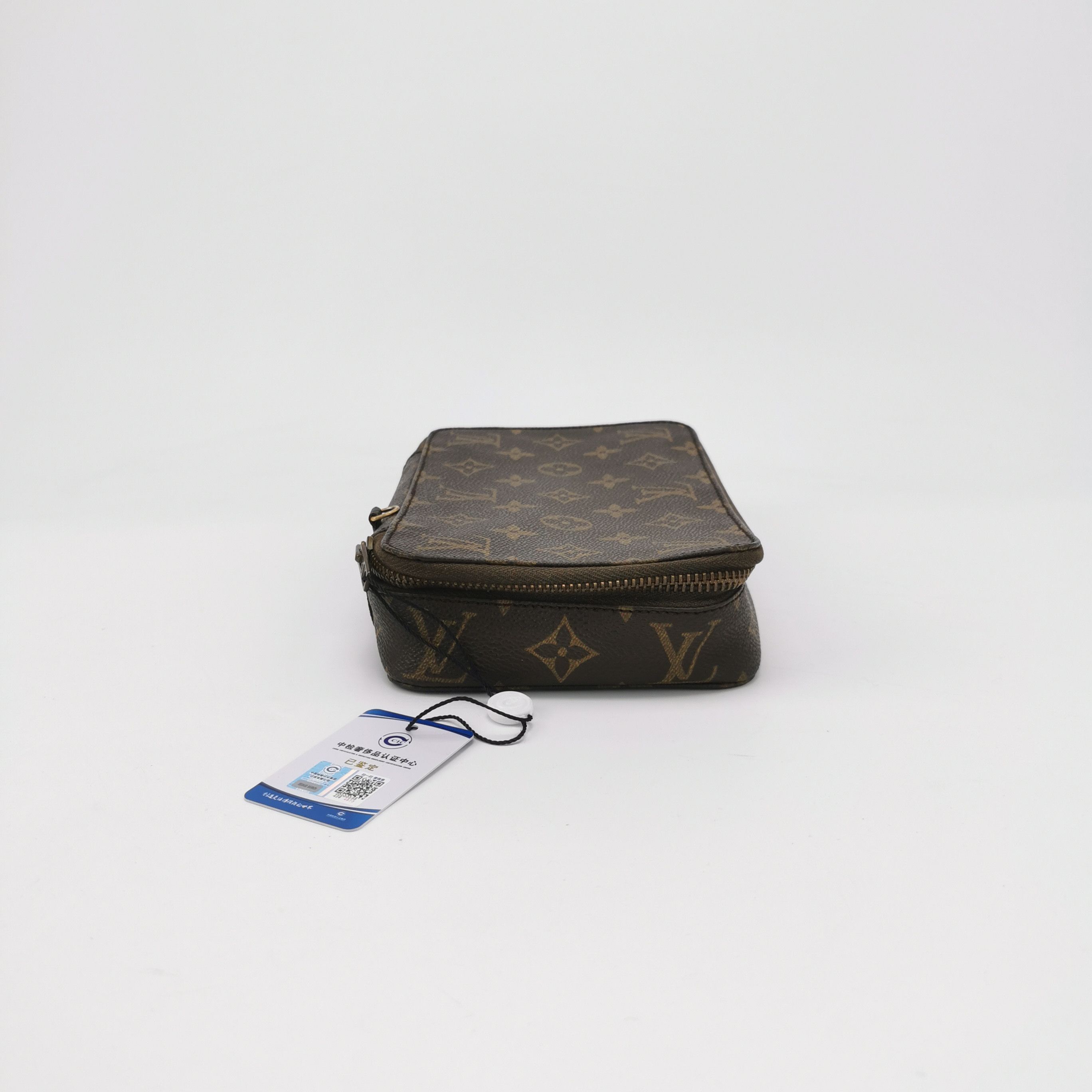 Louis Vuitton Louis Vuitton (LV) vintage jewelry box with monogram zipper Size ONE SIZE - 2 Thumbnail