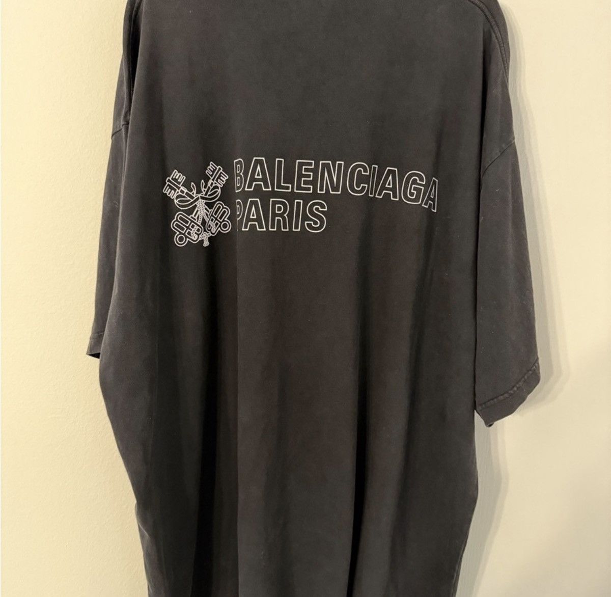 Balenciaga BALENCIAGA Key Crest Oversized T-shirt Black Size 5 (XXL) Size US XXL / EU 58 / 5 - 3 Thumbnail