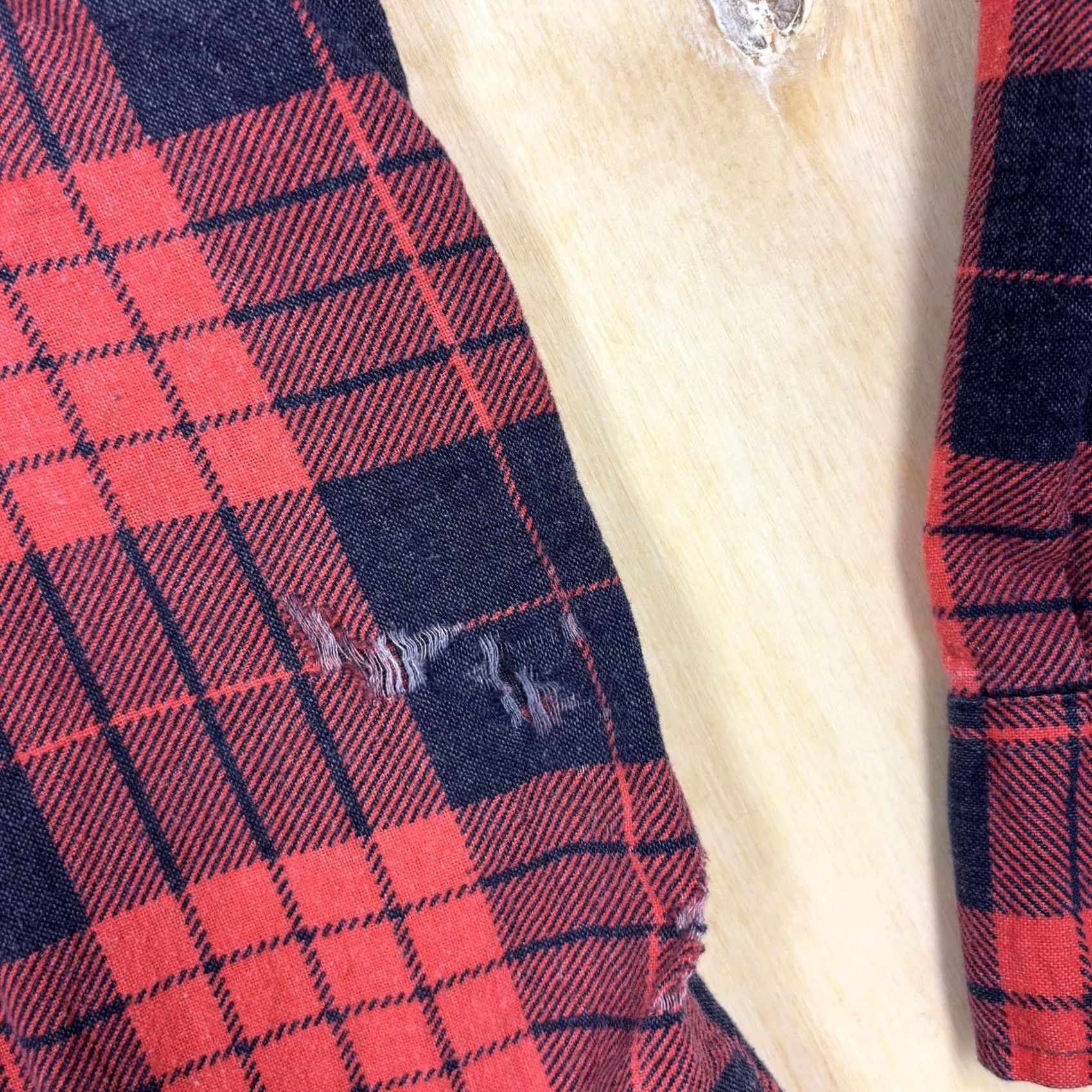 Vintage VINTAGE Hadway Flannel Shirt Mens Large Red Plaid Long Sleeve Button Up Distress Size US L / EU 52-54 / 3 - 2 Thumbnail