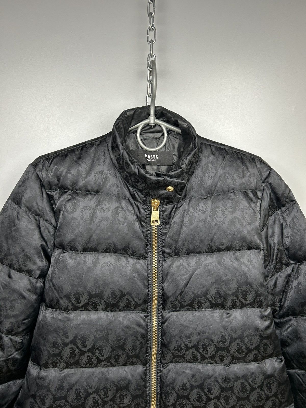 Versace × Versus × Versus Versace Versus Versace Down Jacket Lion Monogram Size US M / EU 48-50 / 2 - 2 Thumbnail