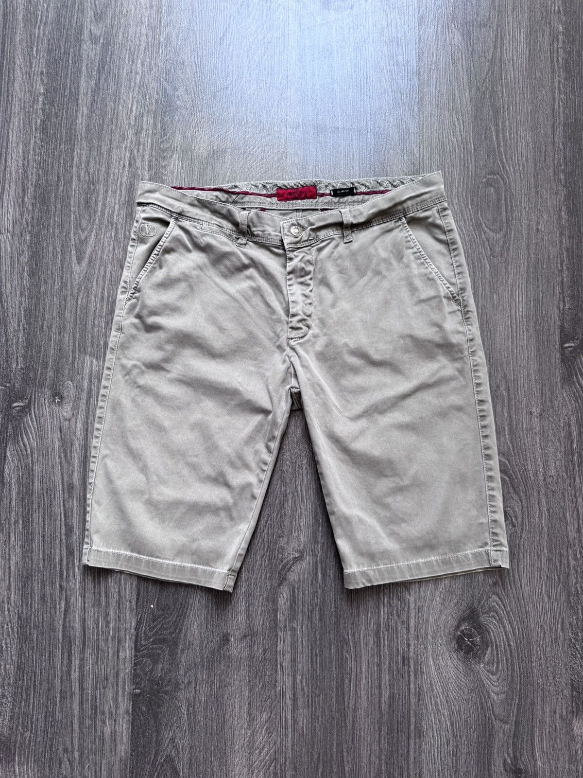 Valentino × Vintage Vintage Valentino Gray Avantgarde Shorts Size US 34 / EU 50 - 1 Thumbnail