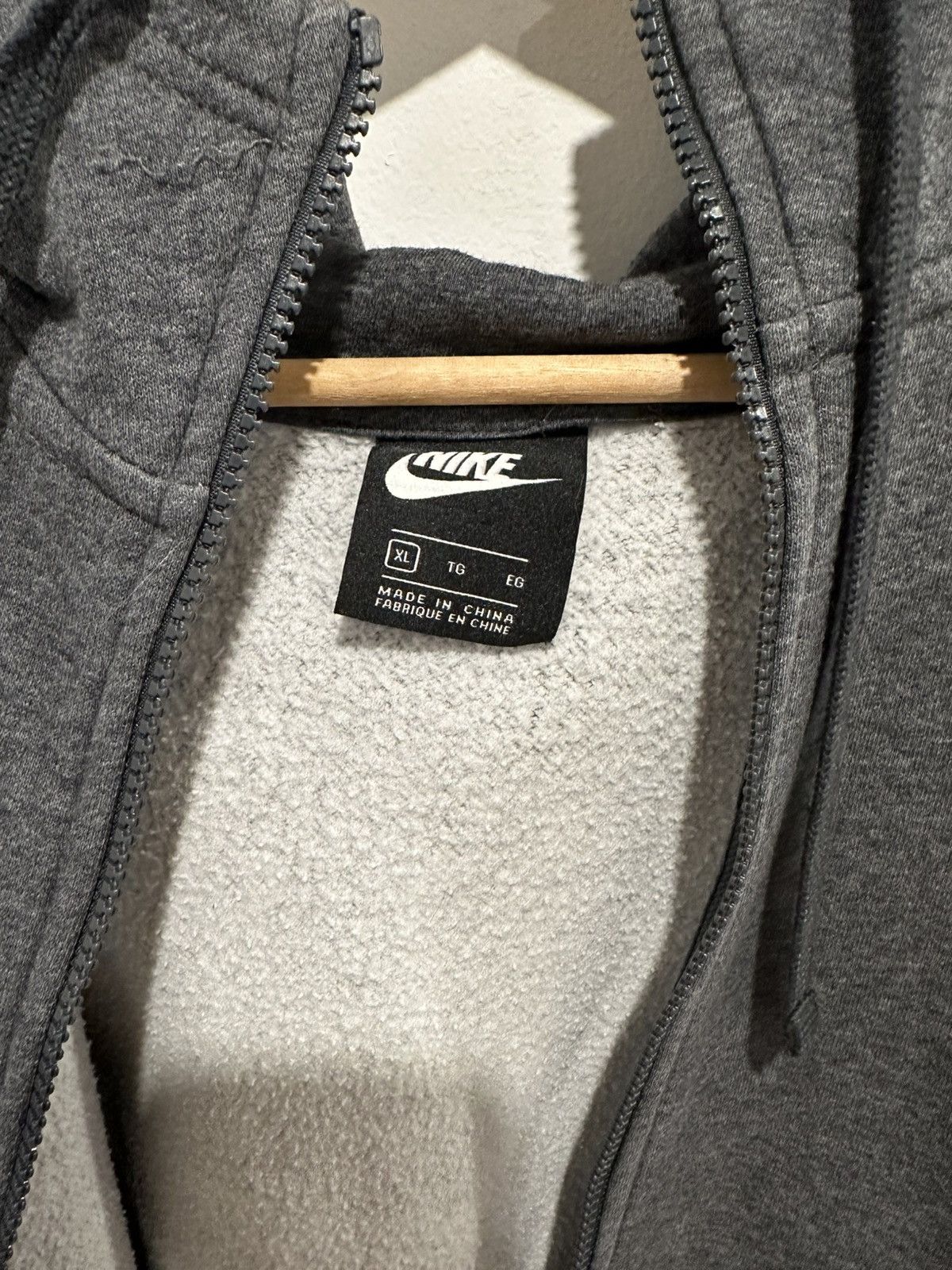 Nike Grey nike logo hoodie Size US XL / EU 56 / 4 - 4 Thumbnail