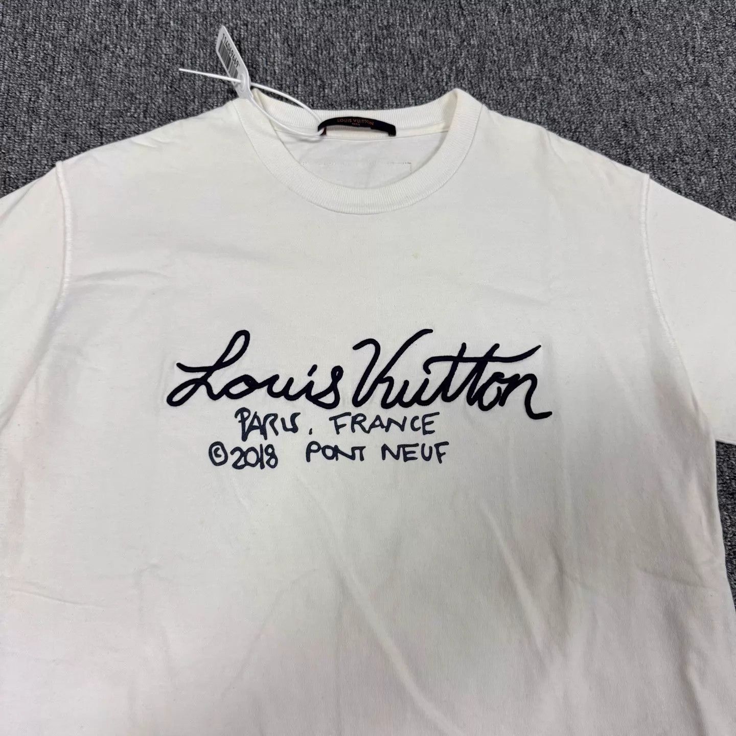Louis Vuitton LV Cursive Embroidered Logo on Chest Tee M 99 New Size US M / EU 48-50 / 2 - 4 Thumbnail
