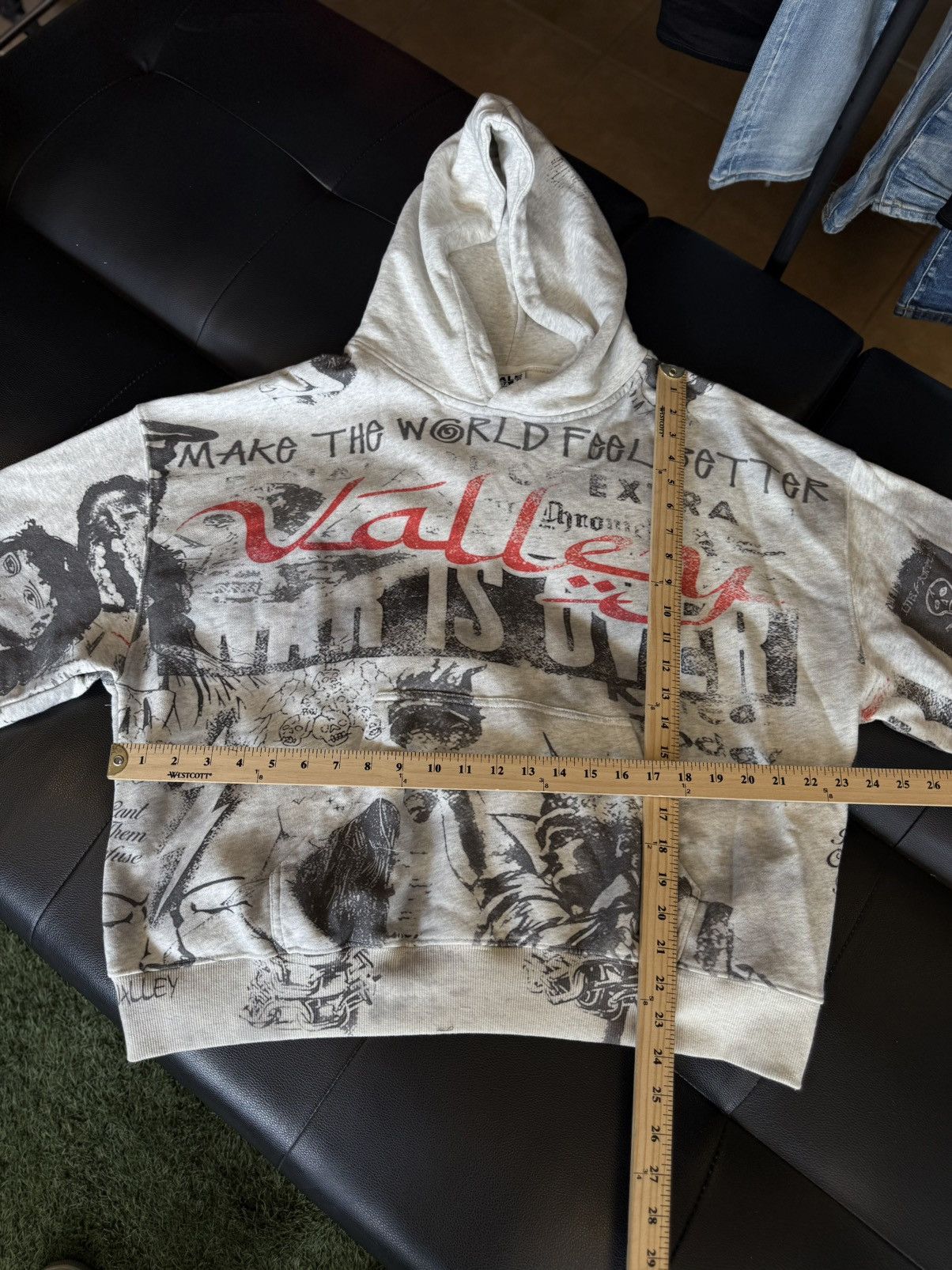 Vale Vale Valley Mural Pullover Hoodie Size Large (NEW) Size US L / EU 52-54 / 3 - 6 Thumbnail