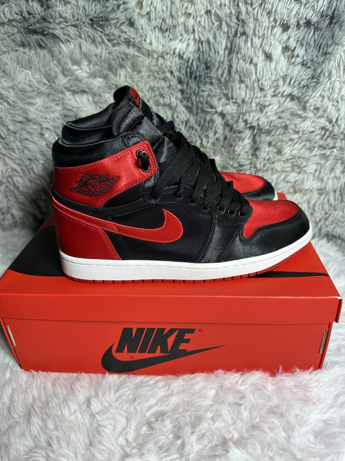 Nike Nike Air Jordan 1 Retro High OG Black and Red Sneakers Size US 10 / EU 43 - 2 Thumbnail