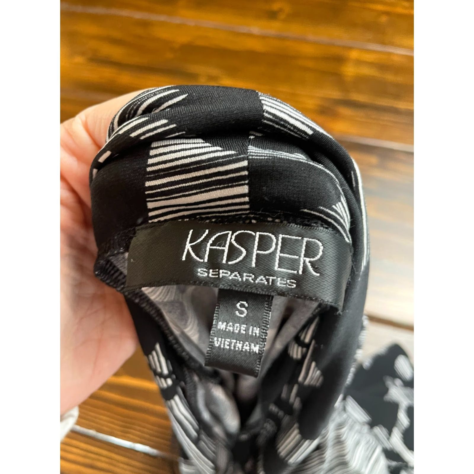 Kasper **Women's Black Sleeveless Cowl Neck T-Shirt, Kasper Size Small** User: Women's Black Sleeveless Cowl Neck Shirt, Kasper Size Small Size S / US 4 / IT 40 - 6 Thumbnail