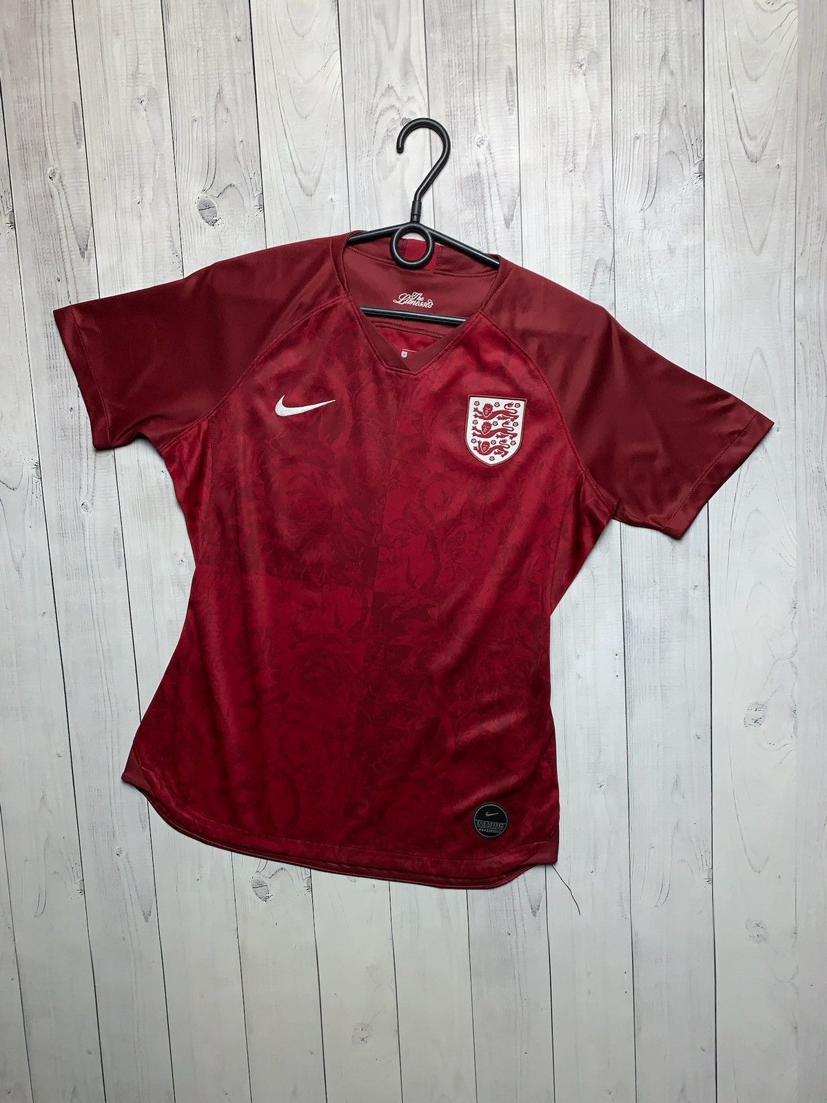 Nike Vintage Nike England soccer jersey women’s size M red Size M / US 6-8 / IT 42-44 - 1 Thumbnail