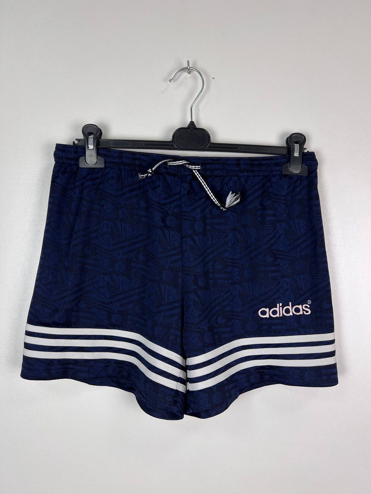 Adidas Adidas 90s vintage short size S 30 Size US 30 / EU 46 - 1 Thumbnail